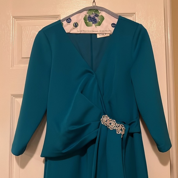 BRAND NEW DRESS - Picture 2 of 2